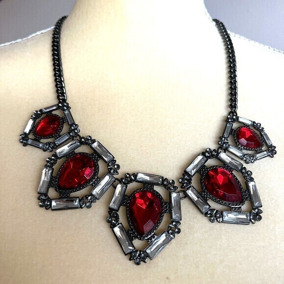 VINTAGE GOTHIC Black/Red Matinee Necklace 22" + 3" - Picture 5 of 7